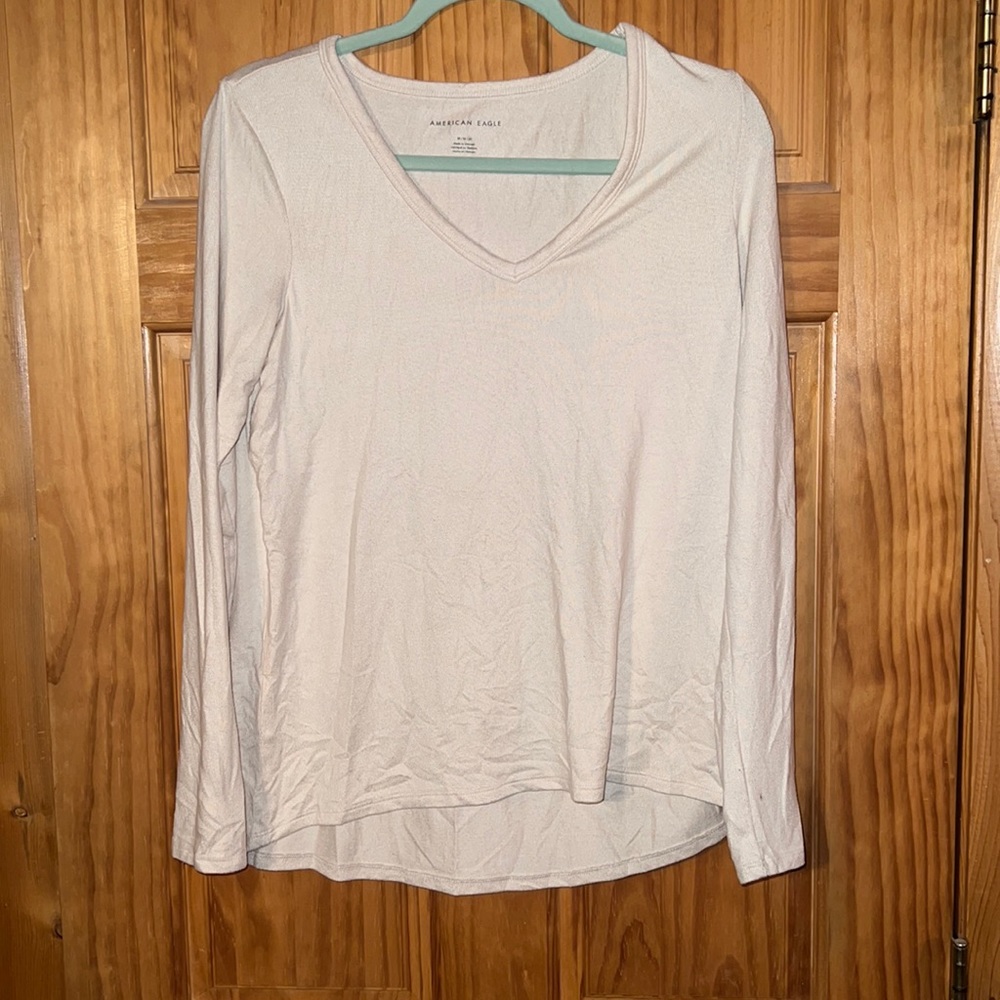 3/$20 🦋 American Eagle V-Neck Long Sleeve | Size: Medium